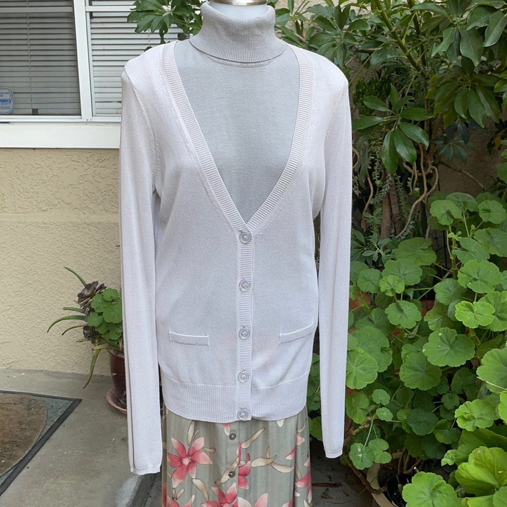 Vintage light gray Tex by Max Azria viscose knitted cardigan